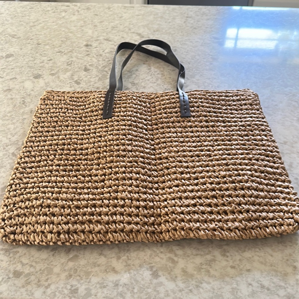 Straw summer tote